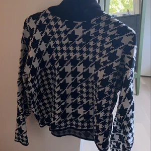 fin tjocktröja  - säljer denna super fina då den inte används längre 💗💖