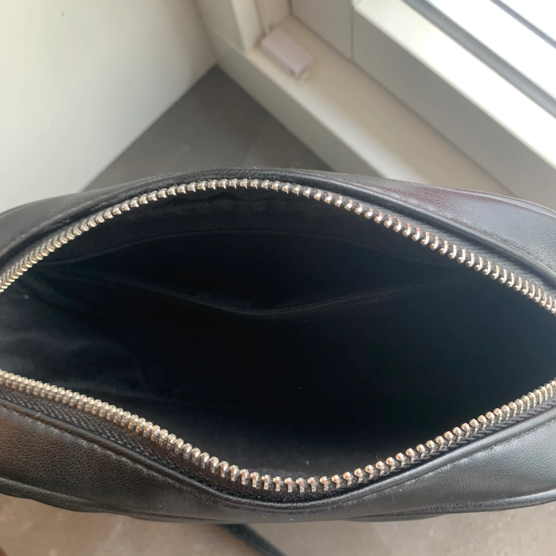 Handväska svart 🤪 - 91