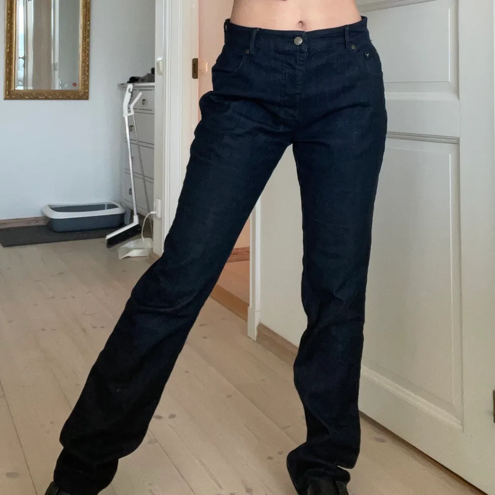 Supersnygga y2k byxor med glitterkronor på rumpan👏🏼😍. Jeans & Byxor.