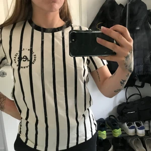Lee t-shirt storlek XS  - Ny t-shirt köpt förra året och använd en gång