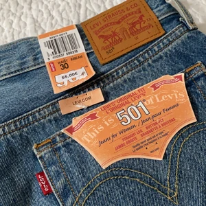 Levis shorts - Ett par Levis shorts i modellen 501. Aldrig använda och prislappen är kvar (nypris ca 550kr). W30 i storlek.