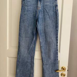 Ett par Monki jeans som säljs pga för små, använts men ej slitna 