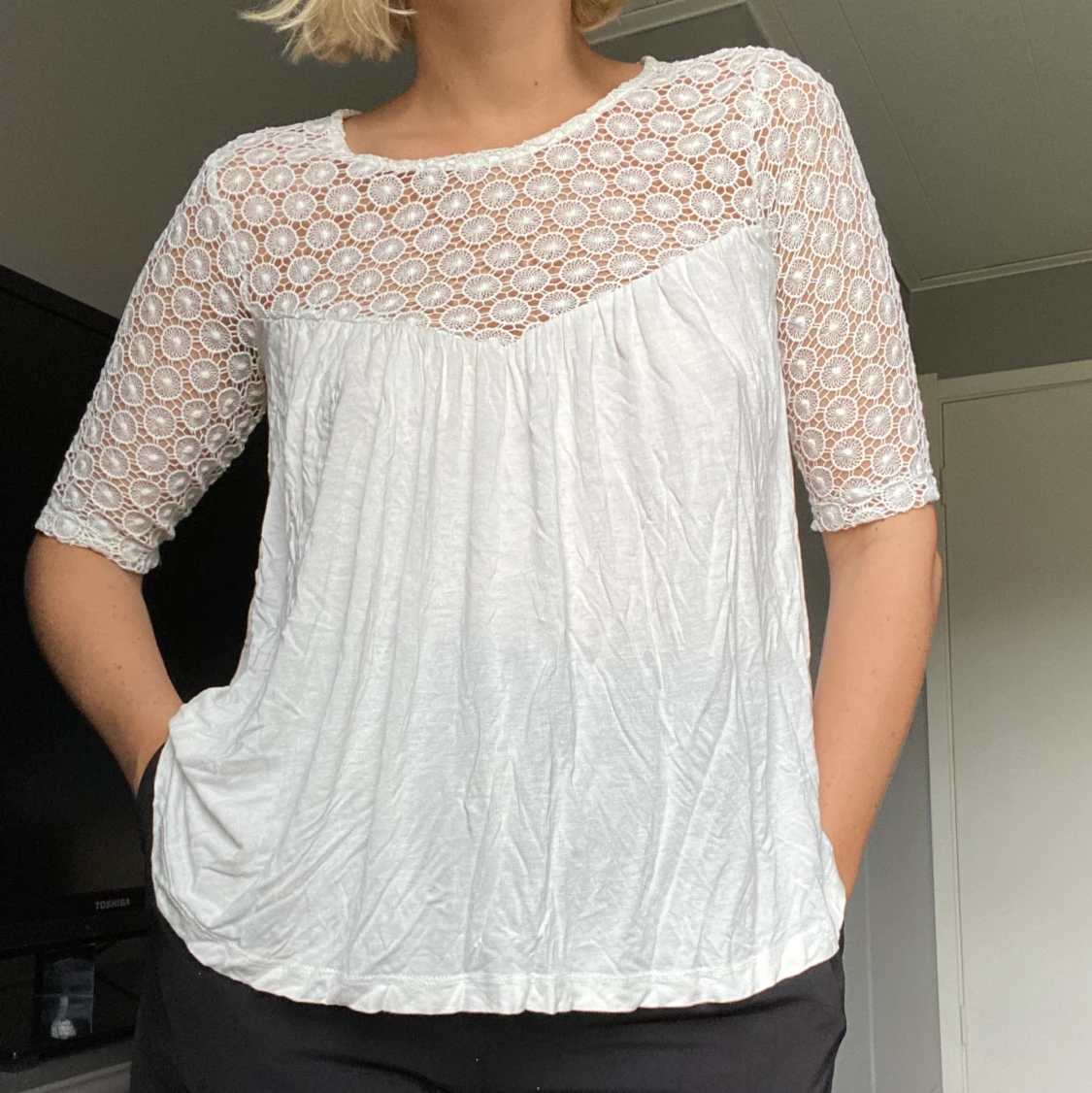 Topp med broderier upptill