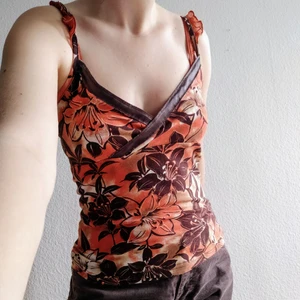 Unikt Linne  - Fint brun orange linne. Märket heter Xanaka och finns ingen storlekslapp men tror att den passar XS-M. Har ej används mycket och är i fint skick. Säljs för 99 + frakt eller högsta bud