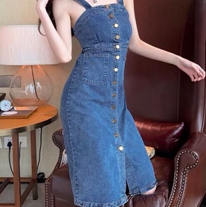 jeans one-piece klänning  - Aldrig använd och prislapp sitter kvar. Jätte stilig! Nytt pris 599 kr
