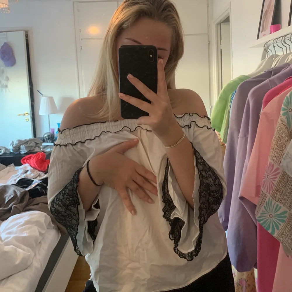 Fin blus, skick 9/10. Puserot.