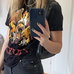 Tshirt  - Cool queen tröja som inte kommer till använding längre. Storlek s. Köpare står för frakt!🖤