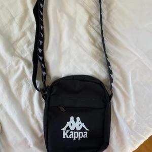 Kappa väska - Väska från kappa i väldigt bra skick!🤍 Säljer då den inte kommer till användning.