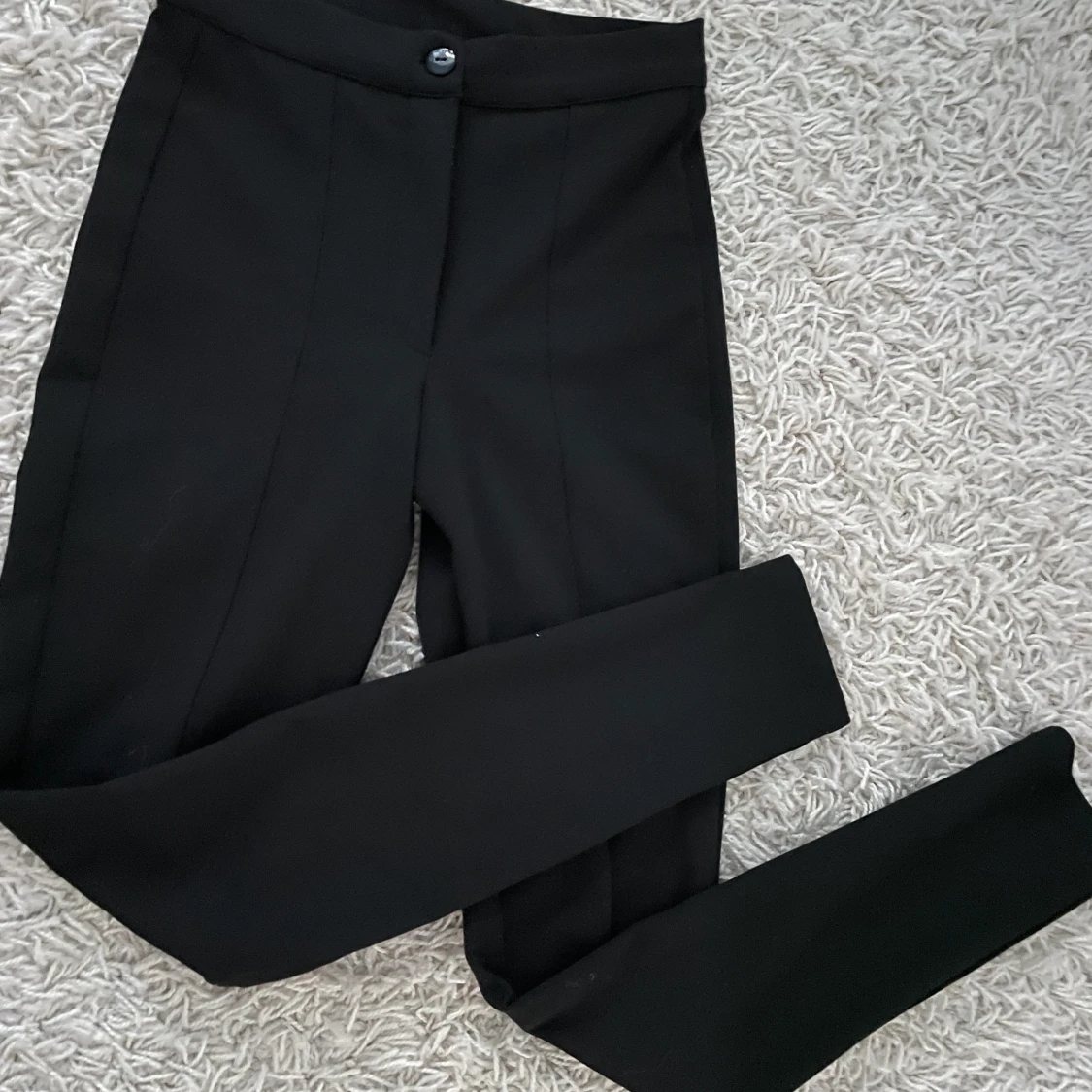 Kostymbyxor med slits