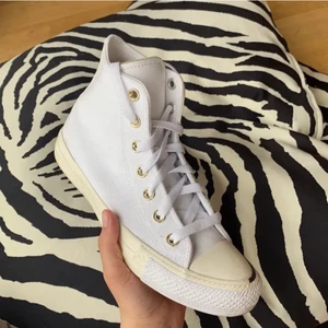 Converse  - Helt oanvända. Köpte för 499 och säljer för 329