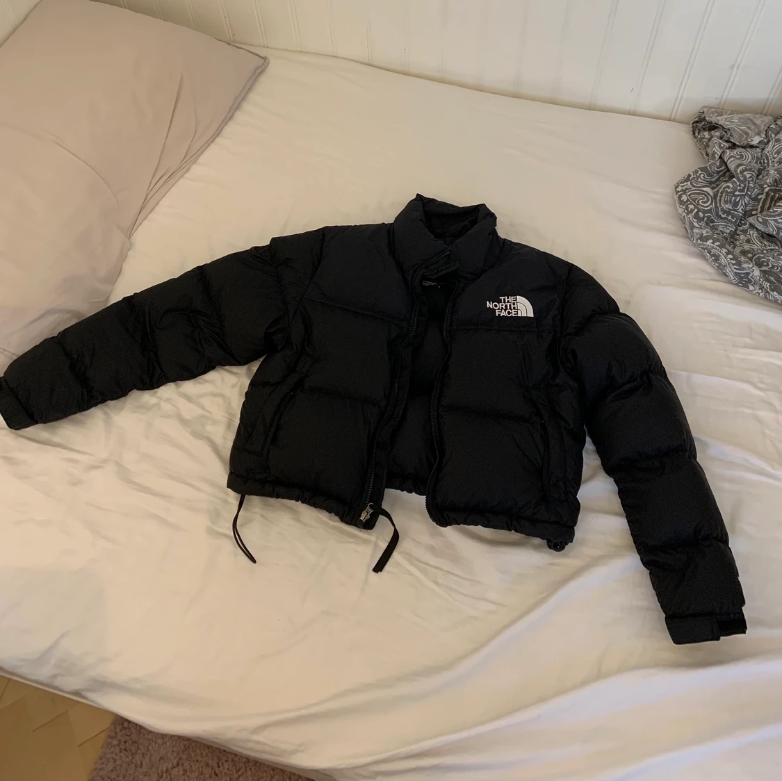 The North Face Nuptse Cropped jacka - 90