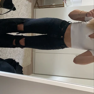 perfekta jeans - säljer mina skitsnygga raka långa jeans från Bershka❤️