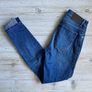 Neuw - Fina jeans fr neuw. Rätt raka och tighta i psssformen. Bra skick!