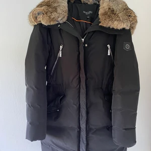 Powder mountain- Hollies - Köpt för 3995kr förra året, säljer pga för liten. Budgivning om många är intresserade eller köp direkt för 1300kr! :)