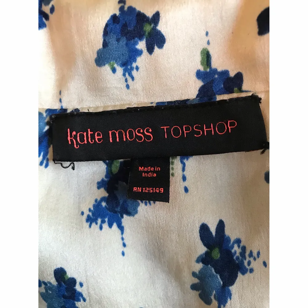 En silkeströja från Kate Moss kollektion för Topshop.. Toppar.