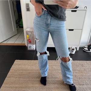 Populära slutsålda zara jeans i storlek 36 🤍