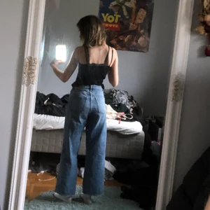 Monki jeans - Intresse koll på mina nästan oanvända monki jeans. Hittar inte någon storlek men ska kolla lite noggrannare ifall jag skulle kunna hitta något (skulle säga att dom passar mellan xxs-s). Släpper dom bara för ett okej pris! Hör av dig för mer bilder och information💓 STÅR INTE FÖR POSTENS SLARV‼️
