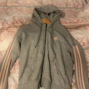 Adidas tröja - Bra skick storlek s