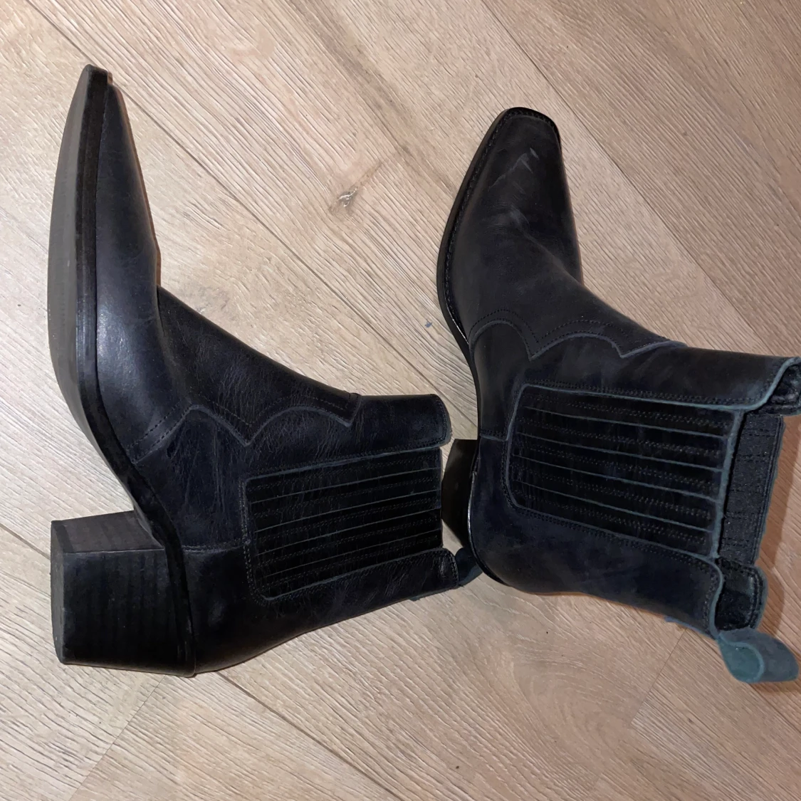 URBAN OUTFITTERS - 90