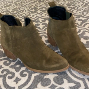 Gardenia copenhagen mocha skor - Skor som inte andvänds. Ser som nya ut på framsidan men är lite slitna på baksidan. Gamla skor av riktig mocha. Original prisar var runt 2000-3000kr