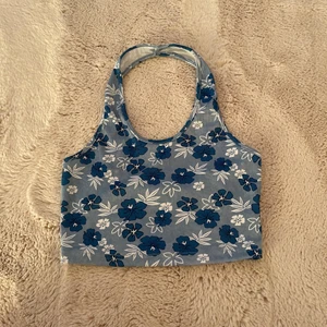 Blommigt sommarlinne  - Säljer detta fina linnet som aldrig gått till användning. Väldigt skönt och stretchigt material. 💗