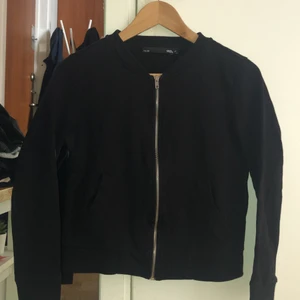 Svart kofta  - Kofta från lager 157 i strl M 