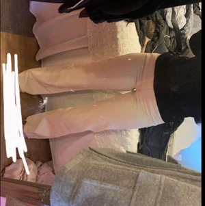 Vita jeans - Vit/beiga jeans från Asos i strl 36 jättefina men inte min stil🤍