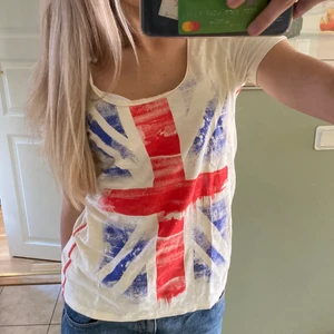 tshirt - tshirt med tryck. skriv privat om du har frågor eller är intresserad