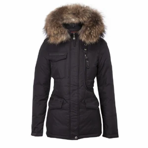 Hollies jacka  - Säljer en hollies jacka med äkta päls.  Den passar inte mig längre har inte använt den på ett bra tag men det är som ny fortfarande det är bara att skriva privat om ni är intresserade av egna bilder på jackan från mig och om ni är intresserade av att köpa den.