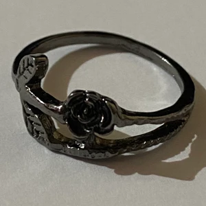 Ring - Silverring i form av en ros.