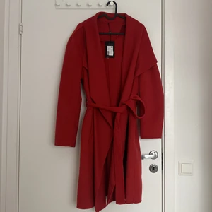 Ny kappa från Marie Philippe - Storlek 42, ej använd med prislapp på. Alla pris går att diskutera.