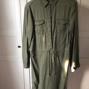 Grön klänning - Snygg grön klänning från United colors of benetton! I Superskick strl S