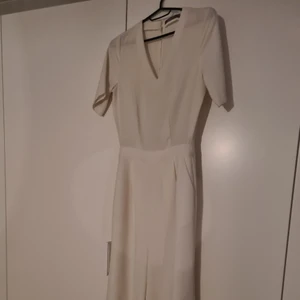 Byxdress  -  Använd fåtaliga gånger och är i stl 34.