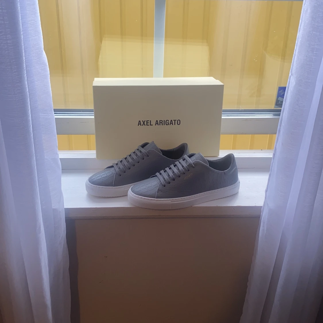 Axel arigato strl 42