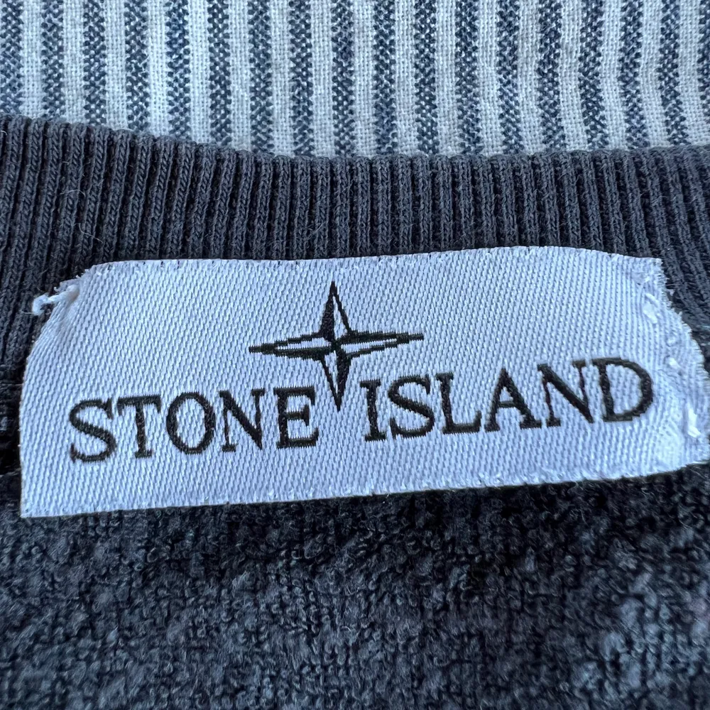 Stone Island tröja, storlek S/M, passar bra för de som har Medium . Tröjor & Koftor.