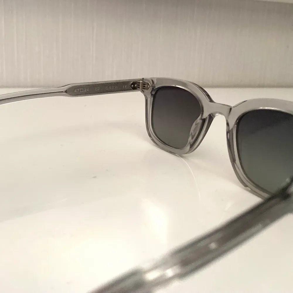 Chimi solbrillor i modellen 02 Grey!                                              I nyskick (inga repor).                                                                    Nypris = 1200kr.                                                                           Mitt pris = 700kr.                                                                        Unisex och Onesize . Accessoarer.