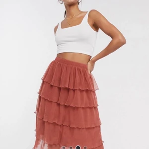 Volangkjol - Supersöt volangkjol, strl M. Köparen står för frakten 🌸