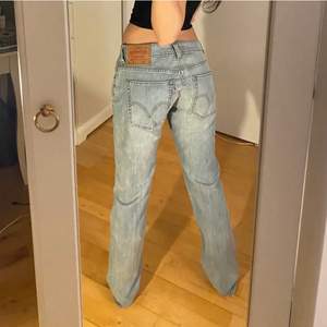 Levi’s jeans köpta här på plick, säljer då de tyvärr ej passade mig, (bilder från förra säljaren). Modell 511, Levi’s, midja 80 cm & innerben 83 