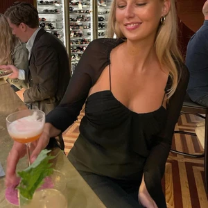 Topp - Så fin topp ifrån zara, aldrig använd!! Storlek Xs men mer som en S.