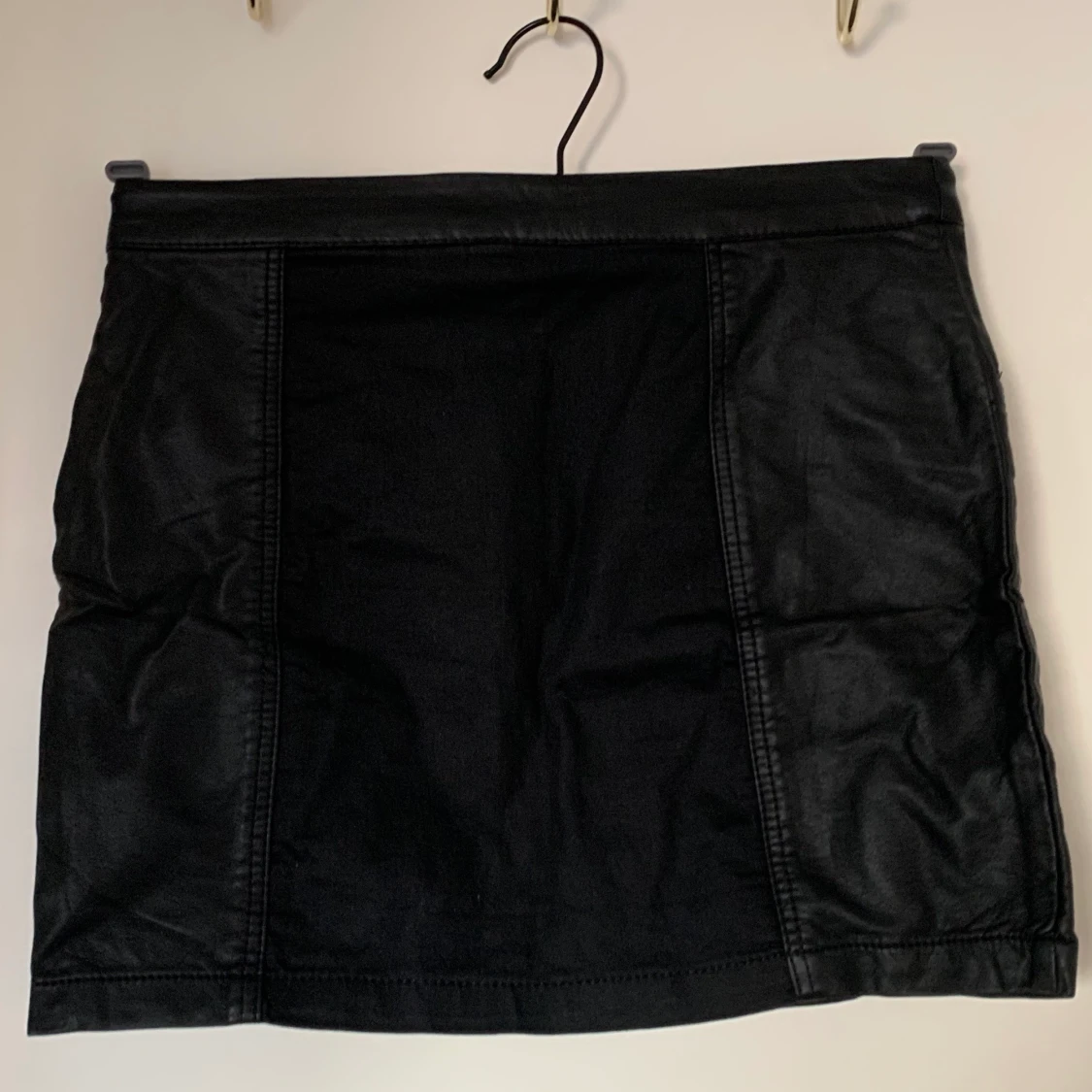 Svart kort kjol, strl 34 - 90