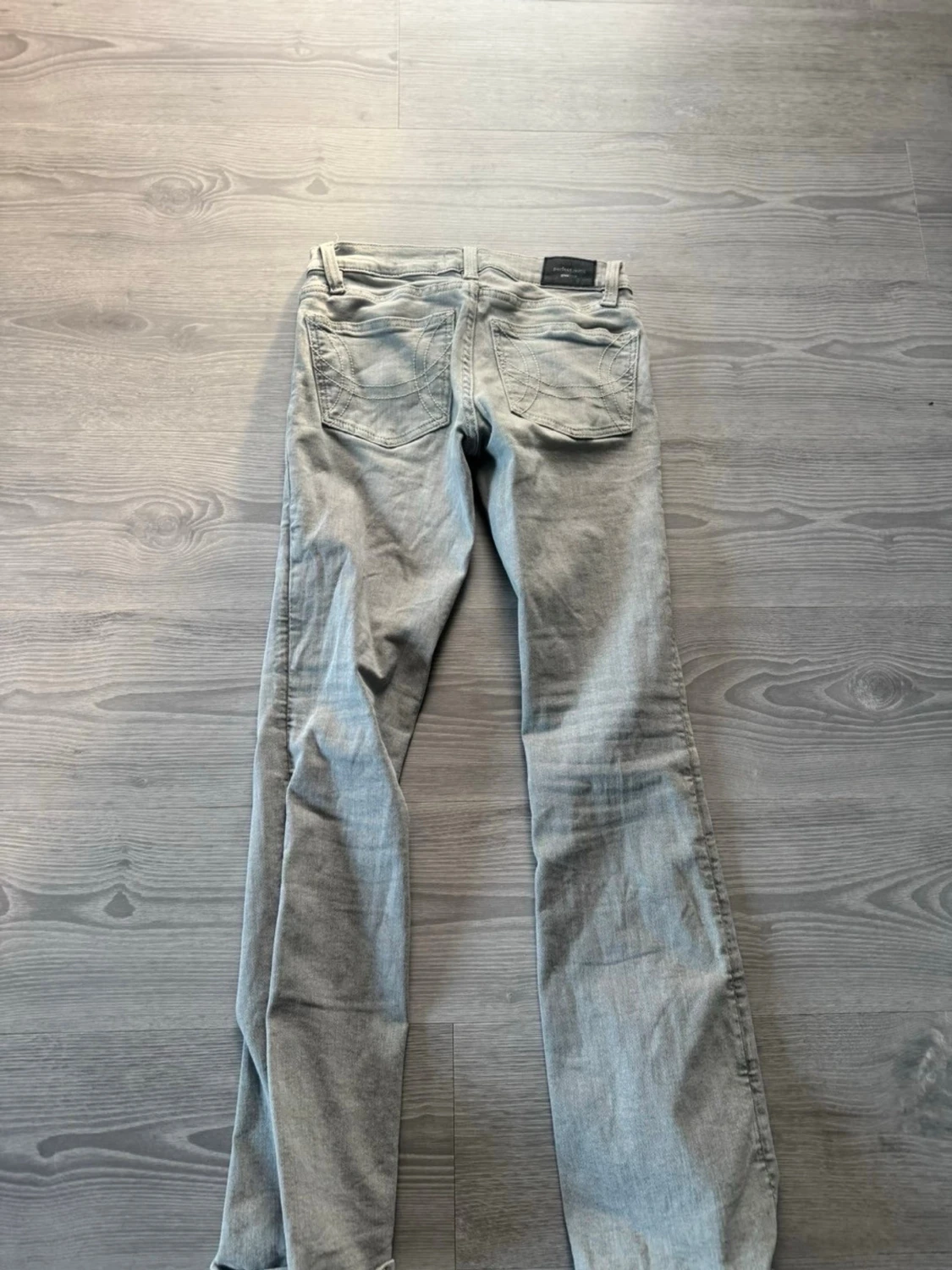 Ljusgrå bootcut jeans - 1