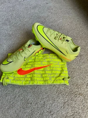 Nike mercurial elite fotbollsskor  - Nike mercurial elite fotbollsskor | Storlek: 43 | Helt nya med orginaltillbehör | Nypriset för modellen på Unisport ligger på 3099kr
