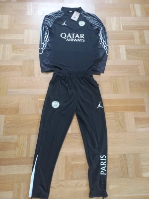 Psg tracksuit psg x jordan - Psg tracskuit som är oanvänd och i perfekt kondition