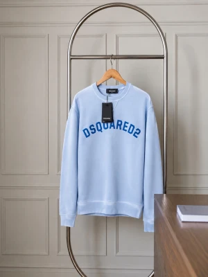 Ljusblå DSquared2 Sweatshirt - Väldigt fin dsquared tröja som är från ABCD i göteborg. Väldigt bra skick oanvänd med tags kvar. Köptes för 5tusen kronor. Storlek M men passar även S. 🦋