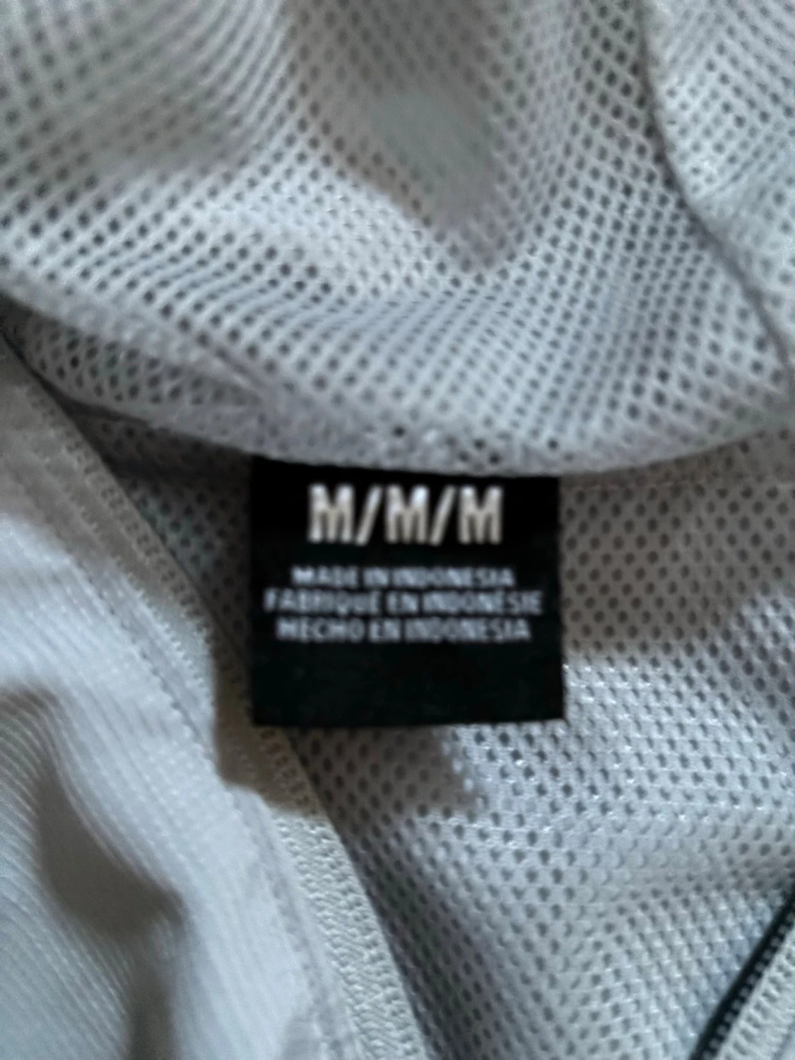 Ljusgrå vindjacka från Under Armour - 2