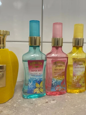 Parfym & body mist - Säljer allt för 430kr. Parfymen är nästan oanvänd. 