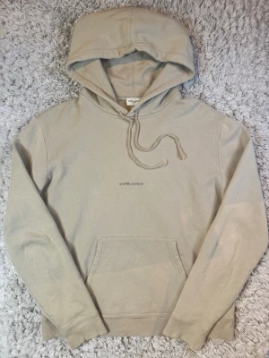 Saint Laurent Hoodie - | Skick: 7/10 | Färg: Beige | vad inkluderas: Enbart Hoodien | Nypris: runt 10 000kr |