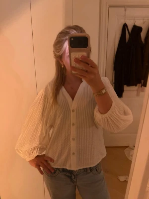 Söt blus  - Sååå söt blus från Lindex!! Använd 3 gånger och är i nyskick!💗