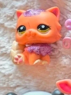 Littlest pet shop - Littlest pet shop Authentic persier katt med glitter detaljer #2275. Skriv till mig privat för fler bilder. Skick som på bilden. Kolla gärna in min profil för bundle😊💕