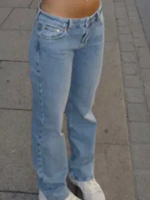 Low straight jeans  - Low straight jeans från junkyard🩷prislapp kvar